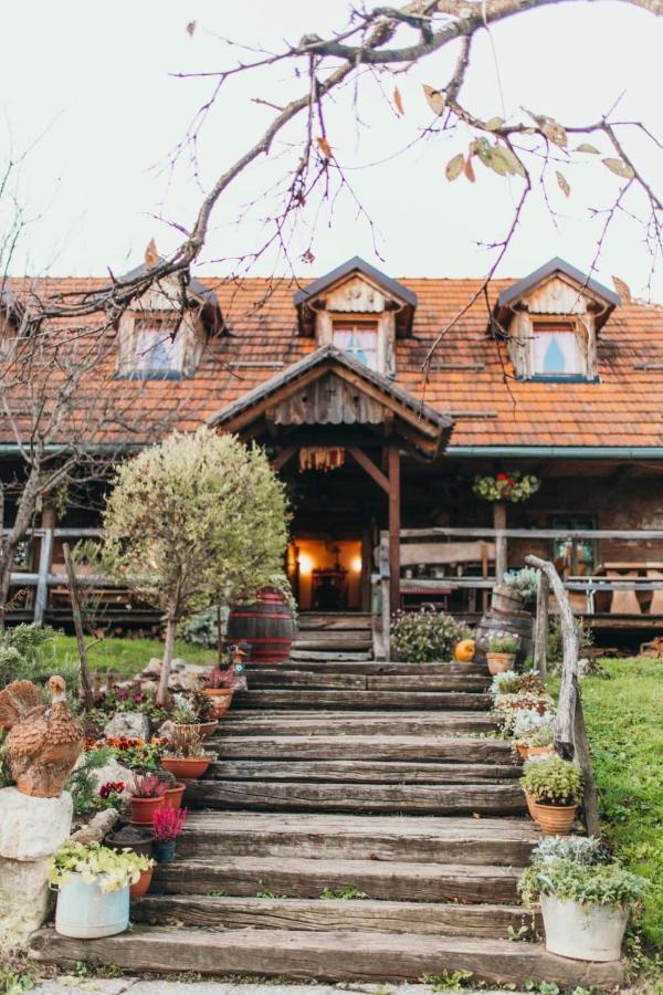 Gresna Pilnica Hotel Klenovnik Buitenkant foto